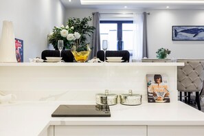 House | 4 bedrooms, Internet - Lovely 4 Bedroom Home In Buckinghamshire (Gerrards Cross)