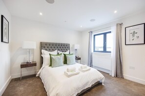 House | 4 bedrooms, Internet - Lovely 4 Bedroom Home In Buckinghamshire (Gerrards Cross)