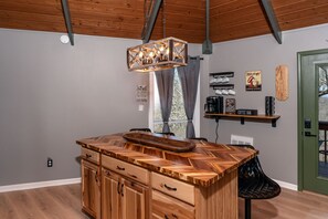 Interior - Cozy Treehouse steps from Beech Mtn ski resort, Restaurants, Trails and Fishing! (Beech Mountain)