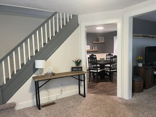 Cozy 2BR Fairport Village home

