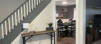 Cozy 2BR Fairport Village home

