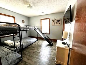 4 bedrooms, free WiFi, bed sheets