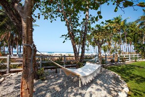 Property grounds - BRAND NEW!! OCEAN FRONT, Casa Del Mar!! Playa Coyote! (Bejuco, Nandayure)