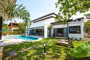 Piscine extérieure