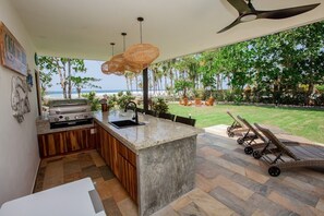 Outdoor dining - BRAND NEW!! OCEAN FRONT, Casa Del Mar!! Playa Coyote! (Bejuco, Nandayure)