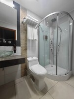 Superior Triple Room | Bathroom | Bathtub, towels