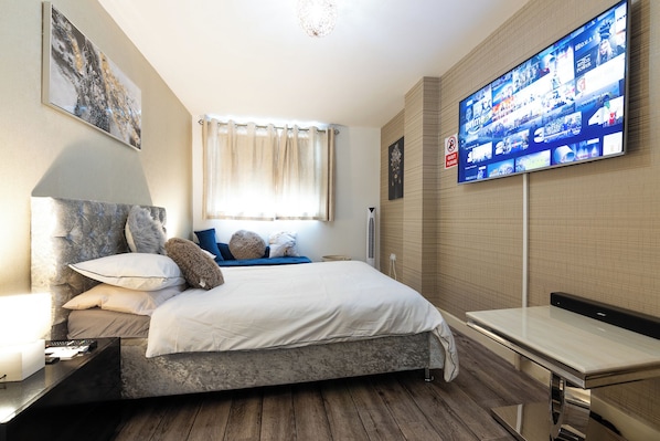 2 bedrooms, iron/ironing board, WiFi, bed sheets