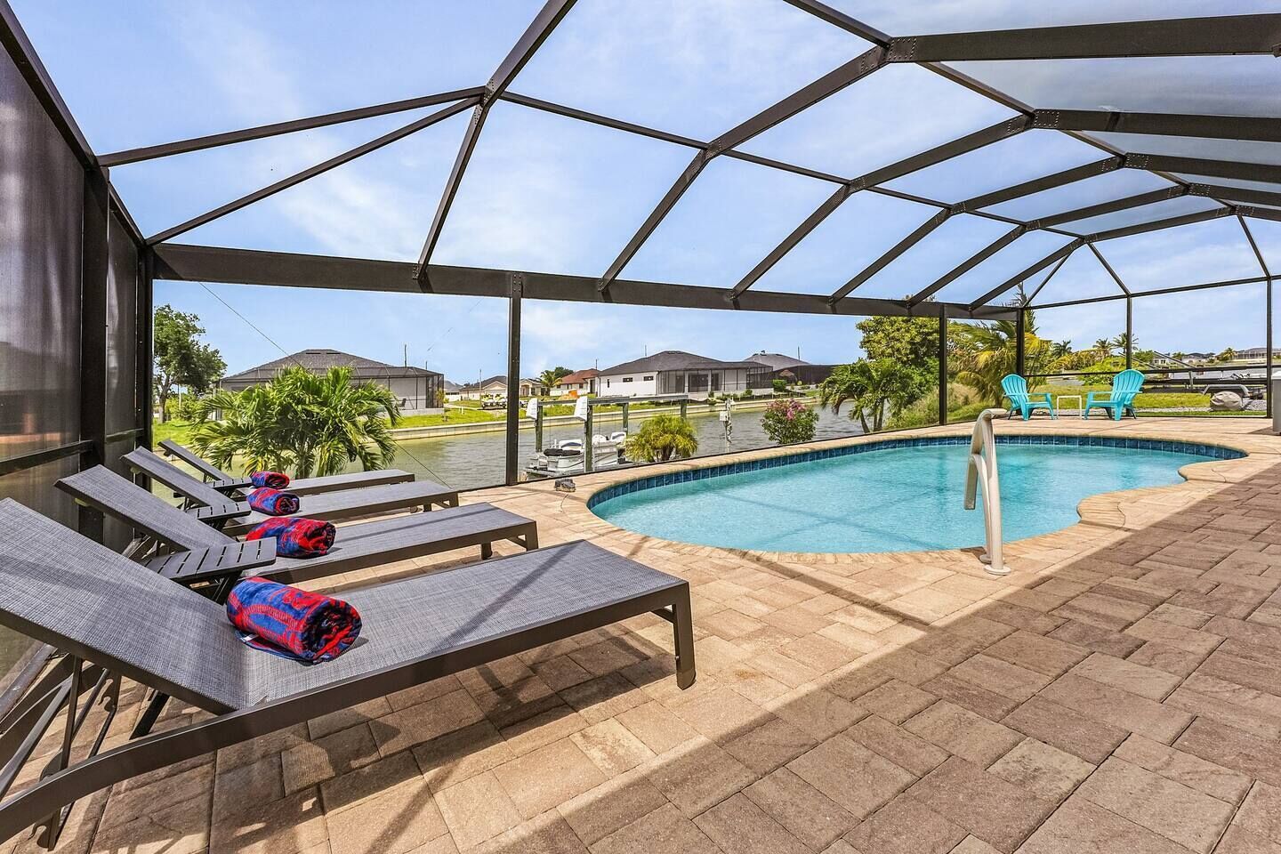 حمّام سباحة مُدفَّأ