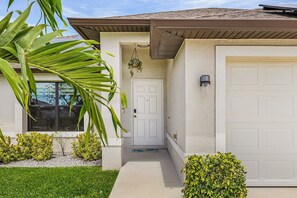 Exterior detail - Villa Sun Daze - Where Coastal Dreams Come True! (Cape Coral)