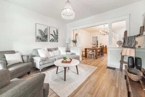 Smart TV - Spacious Duplex for Groups in Indy (Indianapolis)