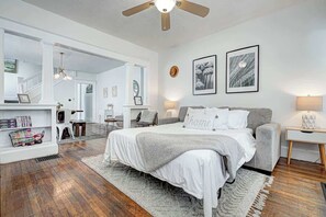 6 chambres, bureau, fer et planche à repasser, lit de bébé portatif