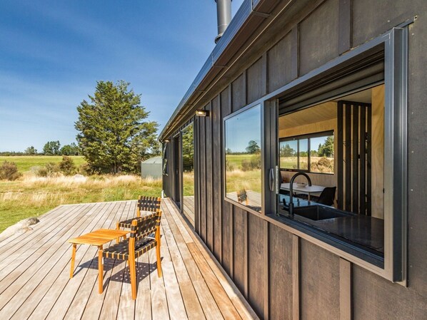 Outdoor dining - Sno Ruapehu - Horopito Holiday Home (Horopito)