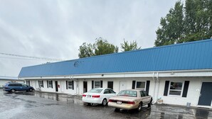 Unclassified image, 4 of 6, button - Omro & Fish Inn (Omro)