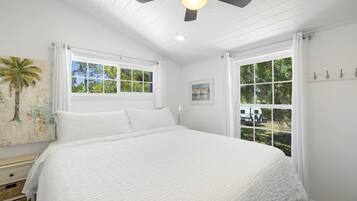 2 Schlafzimmer, Schreibtisch, Bügeleisen/Bügelbrett, Reisekinderbett