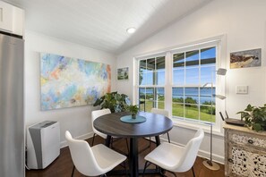 Dining - Sunrise Cottage: A Serene Waterfront Retreat (Cedar Key)