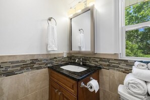 Hair dryer, towels - Sunrise Cottage: A Serene Waterfront Retreat (Cedar Key)