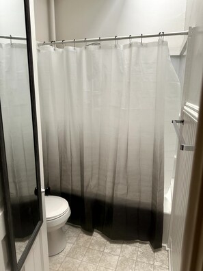 Towels, soap, shampoo, toilet paper - Homestead Suite (Warren)
