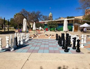 House | 4 bedrooms - Captivating 4BR 2BA Home Near Awesome Downtown (San Antonio)