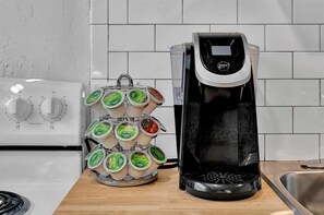 Four, plaque de cuisson, cafetière/bouilloire