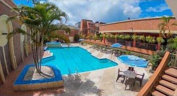 2 piscinas al aire libre