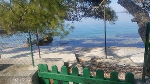 Property grounds - Das Ferienhaus mit 2 Ferienwohnungen Befindet Sich Direkt bis zum Strand! (Petrcane)