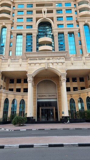 Exterior - Apartment in prime location in Dubai Marina with sea view (دبي)