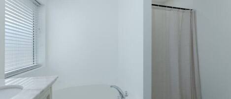 Serviettes fournies, savon, papier toilette