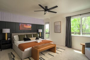 6 bedrooms, desk, iron/ironing board, travel cot - Parkside Retreat - NEW, HotTub, PoolTable & FirePit (Arvada)