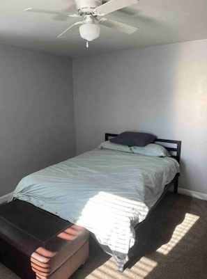 2 bedrooms, in-room safe, desk, iron/ironing board