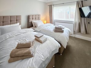 3 quartos, Wi-Fi de cortesia, roupa de cama