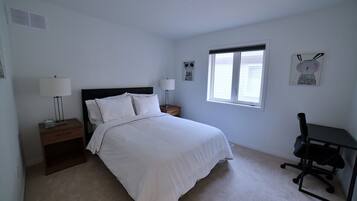 4 habitaciones, tabla de planchar con plancha, wifi y ropa de cama