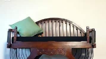 2 bedrooms, iron/ironing board, WiFi