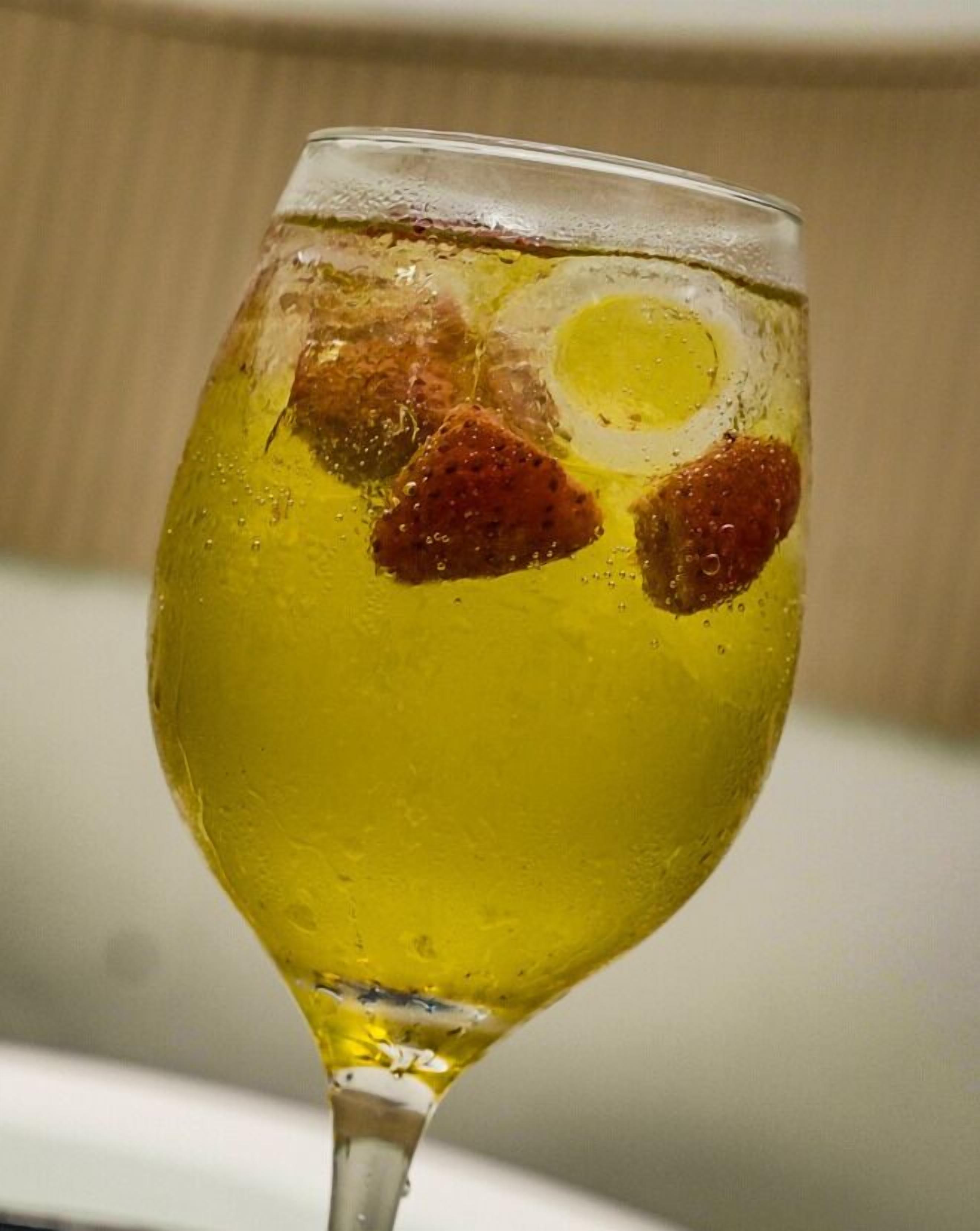 تناول الطعام داخل الغرفة