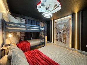 4 habitaciones, tabla de planchar con plancha, internet y ropa de cama 