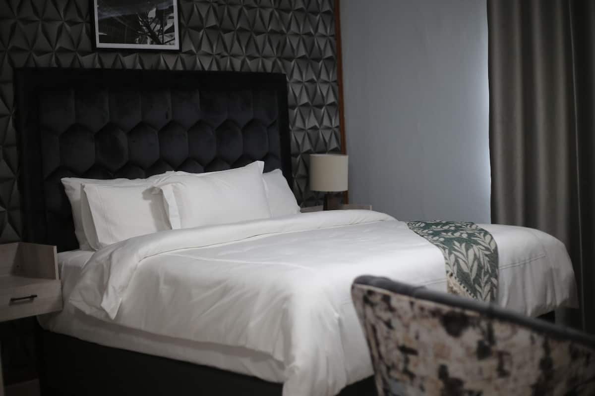 Superior-Zimmer | Hochwertige Bettwaren, Betten mit Memory-Foam-Matratzen, Minibar