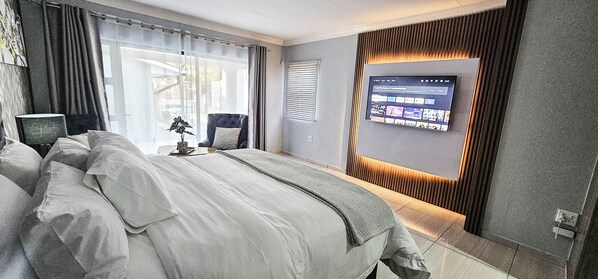 Ropa de cama de alta calidad, colchones con efecto memoria y minibar