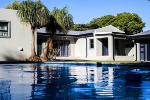 Fachada de la propiedad