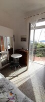 1 bedroom, premium bedding, down comforters, desk