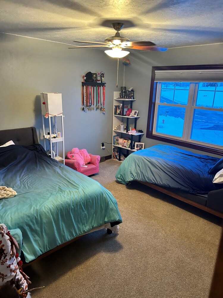 Larger house in quiet neighborhood near Oshkosh w/ large backyard