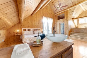 3 bedrooms, iron/ironing board, travel cot, WiFi