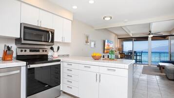 Appart'hôtel (2 Bedrooms) | Cuisine privée | Réfrigérateur, micro-ondes, four, cafetière/bouilloire