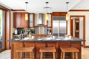 Réfrigérateur, micro-ondes, four, cafetière/bouilloire