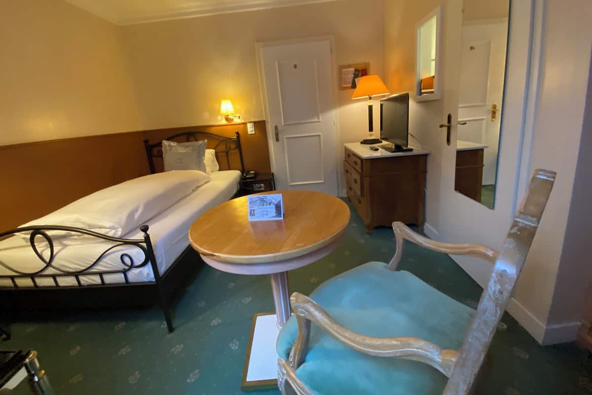 Classic Single Room | Peralatan tempat tidur hipoalergenik, gebar bulu kapas