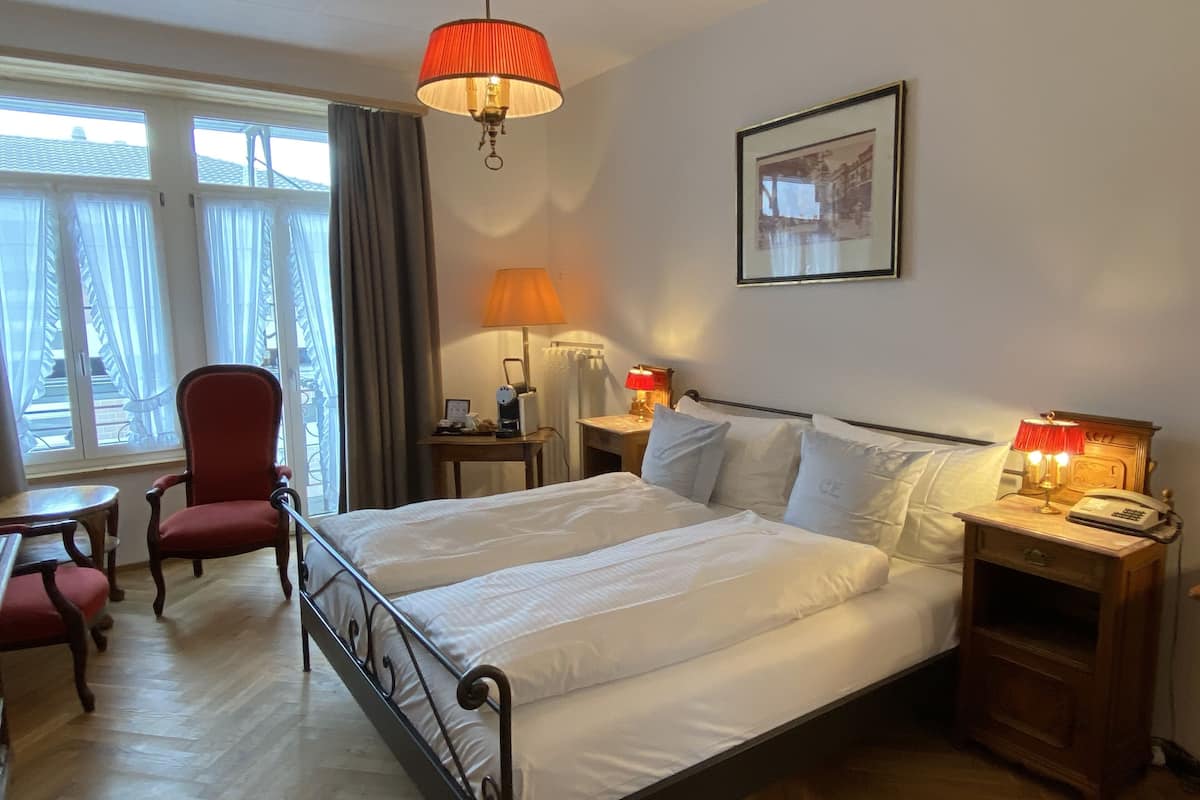 Classic Double Room | Peralatan tempat tidur hipoalergenik, gebar bulu kapas