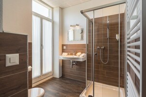 Superior Double Room | Bathroom | Towels
