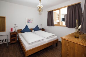 Signature-Doppelzimmer | Allergikerbettwaren, Daunenbettdecken, Zimmersafe, individuell dekoriert