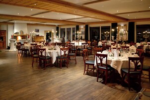 4 restaurants, breakfast, lunch served; local and international cuisine 