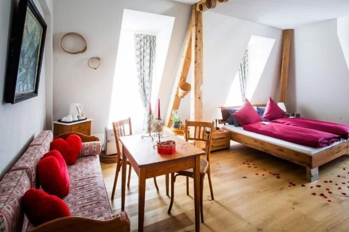 1 bedroom, hypo-allergenic bedding, down duvets, in-room safe
