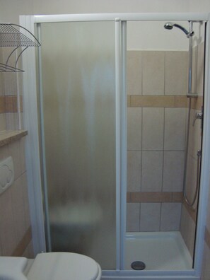 Comfort-huoneisto, 1 makuuhuone, 2 kylpyhuonetta | Kylpyhuone | Ilmaiset hygieniatuotteet, bidee, pyyhkeet