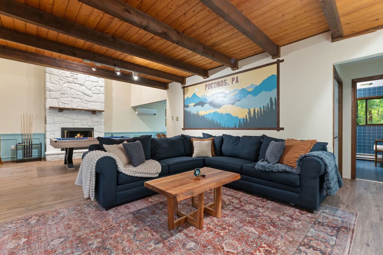 Poconos Modern Retreat w/Hot Tub GameRm & Firepit
